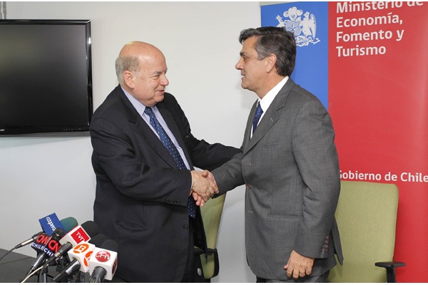 Ministro Longueira recibe la visita del Secretario General de la OEA 