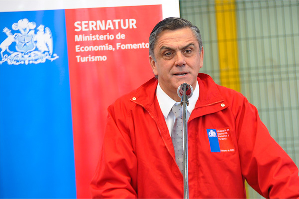 Ministro Longueira lanza nueva temporada del programa social Giras de Estudio Ministro Longueira lanza nueva temporada del programa social Giras de Estudio