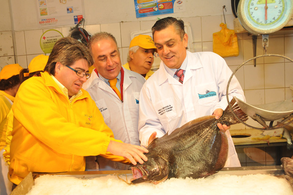 Ministro de Economía visitó Terminal Pesquero Metropolitano por inicio de las actividades de Semana Santa Ministro de Economía visitó Terminal Pesquero Metropolitano por inicio de las actividades de Semana Santa