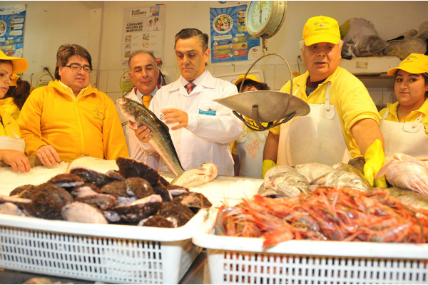 Ministro de Economía visitó Terminal Pesquero Metropolitano por inicio de las actividades de Semana Santa Ministro de Economía visitó Terminal Pesquero Metropolitano por inicio de las actividades de Semana Santa