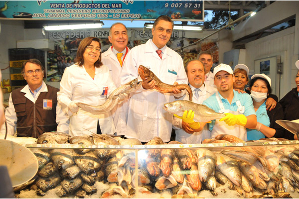 Ministro de Economía visitó Terminal Pesquero Metropolitano por inicio de las actividades de Semana Santa Ministro de Economía visitó Terminal Pesquero Metropolitano por inicio de las actividades de Semana Santa