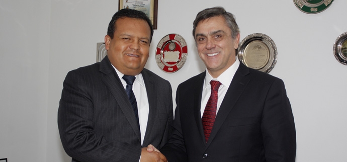 Ministro Longueira busca acuerdos en materia de pesca  en bilateral con su par peruano