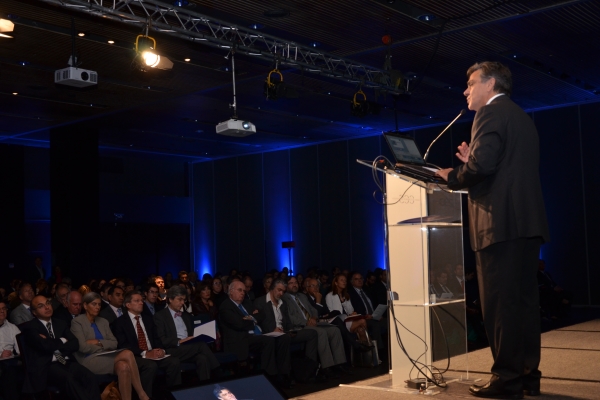 Ministro Longueira: “El Estado debe asumir un rol directo en la promoción de políticas para alcanzar un desarrollo sostenible” Ministro Longueira: “El Estado debe asumir un rol directo en la promoción de políticas para alcanzar un desarrollo sostenible”