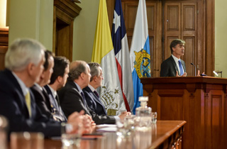 El ministro de Economía, Fomento y Turismo, José Ramón Valente, participa en la ceremonia anual de lanzamiento de los Concursos de Investigación, Desarrollo e Innovación (I+D+i ) 2018 de la Fundación Copec-UC.