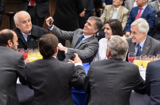 El Ministro de Economía, Fomento y Turismo, José Ramón Valente junto al subsecretario de la cartera, Ignacio Guerrero, asisten al anuncio que realizará el Presidente de la República, Sebastián Piñera, sobre medidas Pro Pyme.
Fotos: Oscar Ordenes - Ministerio de Economía