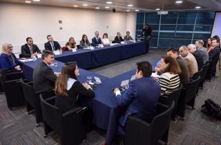 El Ministro de Economía, Fomento y Turismo, José Ramón Valente, recibe al Consejo Consultivo Empresarial de APEC con el objetivo de abordar materias sobre innovación, conectividad y economía digital. En el encuentro participarán ejecutivos de Abbott Laboratories, ConocoPhillips, Facebook, Johnson & Johnson, Merck, MetLife, Microsoft, Moody’s, MSD Chile, Phillip Morris International, PwC y UL.