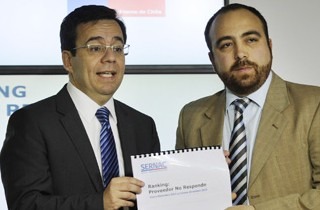 Ministerio de Economía y Sernac entregan ranking de las empresas que no responden a sus consumidores