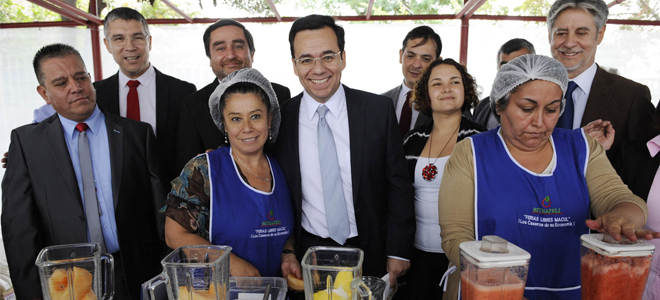 Ministro Céspedes destaca aumento de 55% en Fondo de Modernización de Ferias Libres en Presupuesto 2015