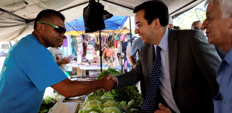 Ministro Céspedes anuncia proyecto de ley para Ferias Libres y aumento de recursos para el fomento del sector