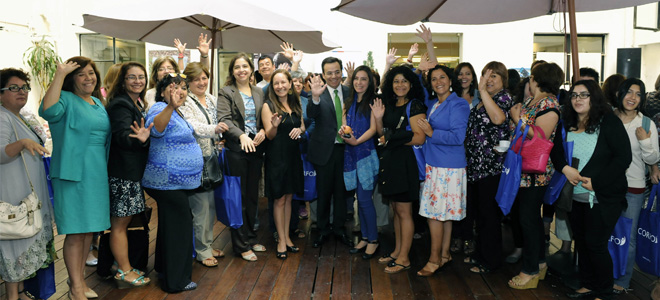 Ministro Céspedes encabeza lanzamiento de red de emprendimiento femenino en diseño