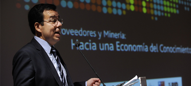 Ministro Céspedes plantea necesidad de concordar estrategia común para el desarrollo, que supere el ciclo político
