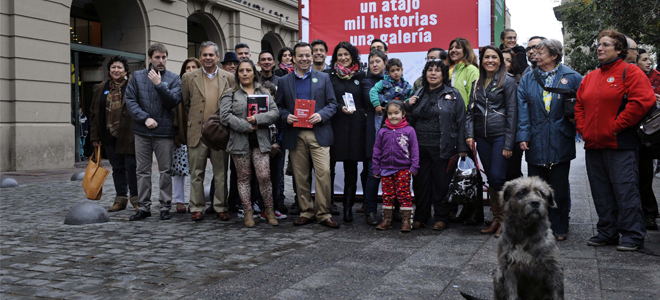 Ministro de Economía visitó circuito turístico por galerías del centro de Santiago