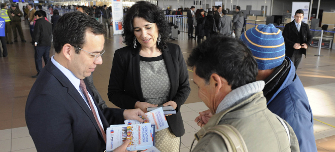 Ministros de Economía y Transportes informan sobre nuevos derechos de los pasajeros aéreos