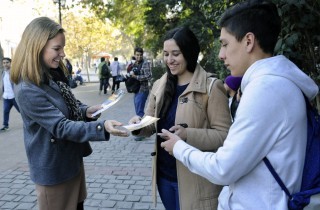 Ministra (s) Trusich resalta importancia de fomentar la educación financiera en los jóvenes