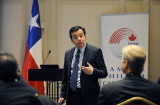 Ministro realiza charla económica ante Cámara Chileno Canadiense de Comercio