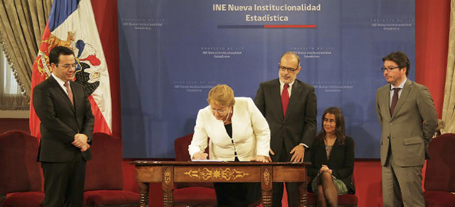 Presidenta Bachelet firma el proyecto de ley que fortalece la Institucionalidad Estadística de Chile