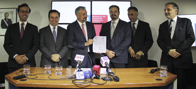 Ministerio de Economía firma acuerdo para la llegada de Pinewood Studios a Chile