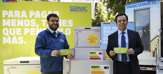 Ministro Céspedes lanza campaña “Cuida tus lucas” sobre derechos en consumo financiero