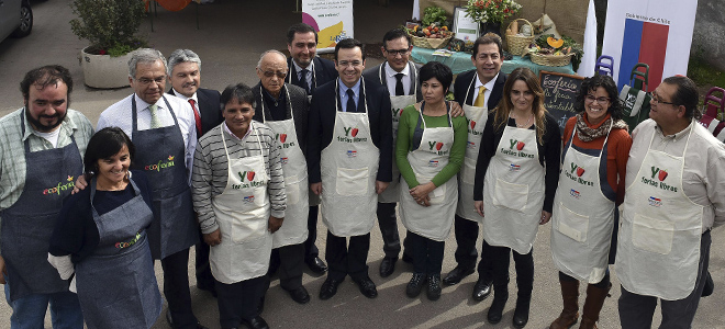 Ministro Céspedes entrega el Primer Catastro Nacional de Ferias Libres: la mitad son mujeres y ventas por puesto llegan a $1,5 millones mensuales