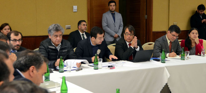 Ministro Céspedes llama a la industria acuícola a avanzar en investigación y desarrollo