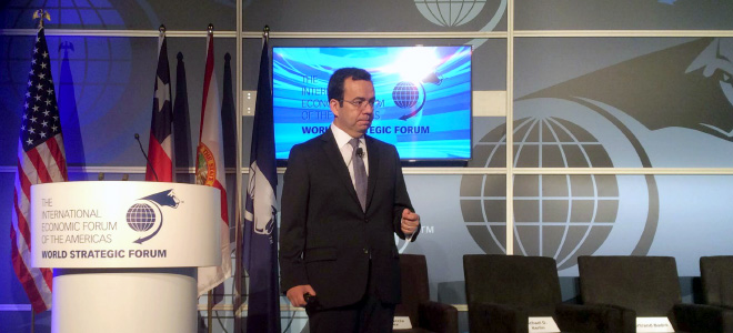 Ministro Céspedes presentó en Miami las ventajas de la economía chilena y las oportunidades de inversión que se presentan en sectores estratégicos