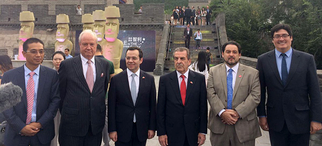 Gobierno lanza Chile Week en Beijing con intervención en la Gran Muralla China