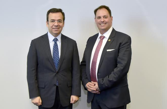Ministro Céspedes evalúa apertura de oficina comercial durante reunión con el Ministro de Innovación y Comercio de Australia