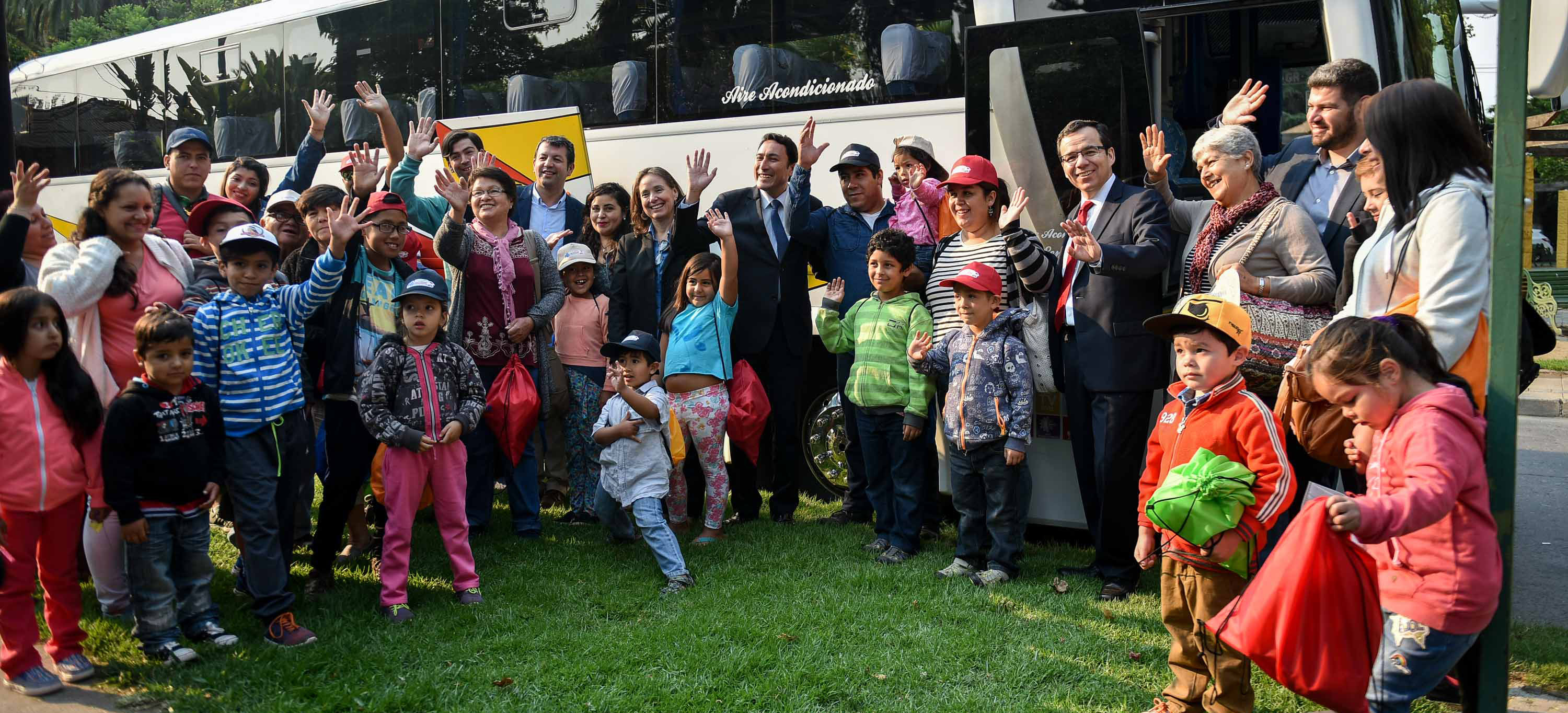Ministro Céspedes despide a familias de Isla de Maipo beneficiadas con el Programa “Turismo Familiar”