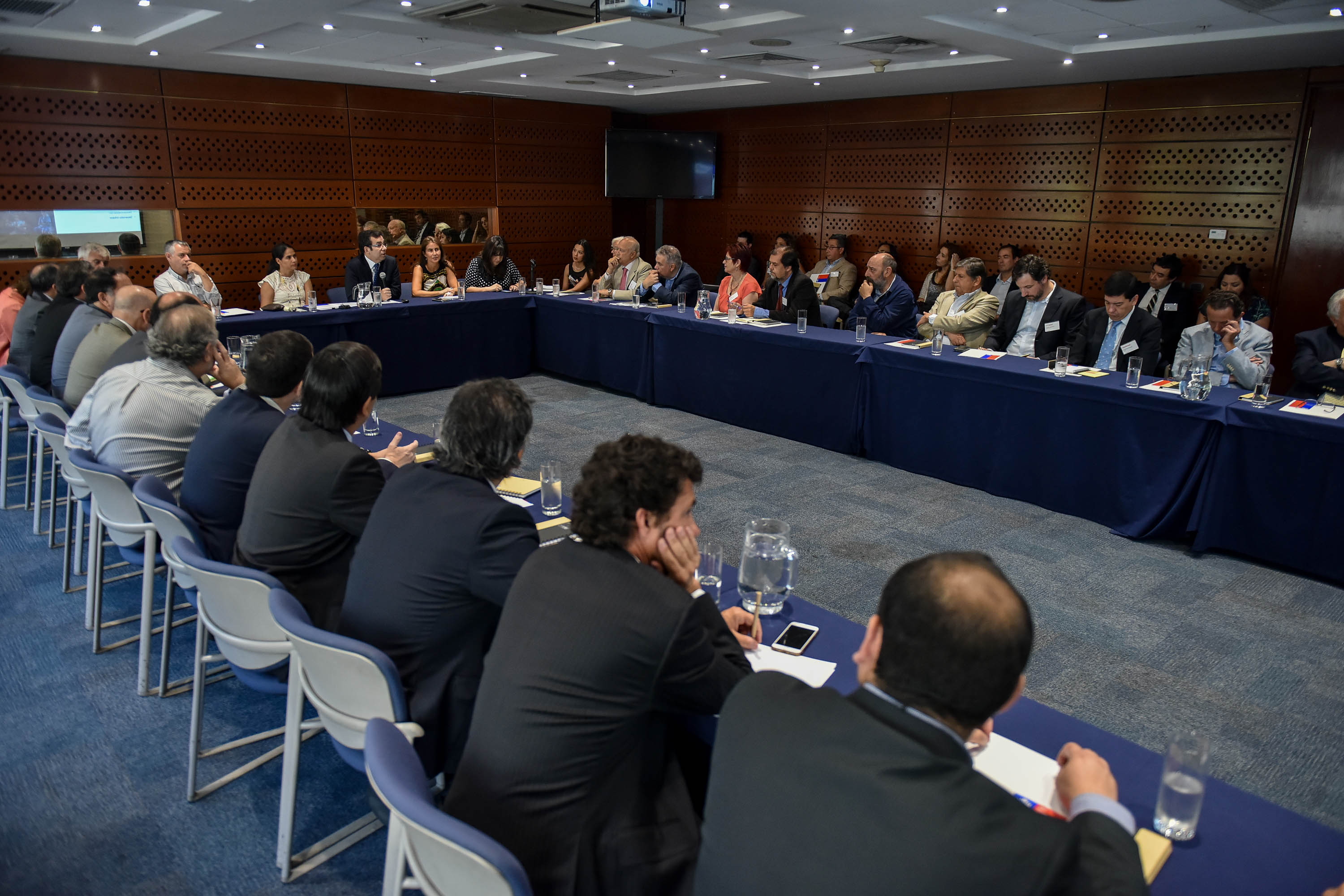 Ministro Céspedes se reúne con empresas del Estado y los invita a sumarse al Censo 2017