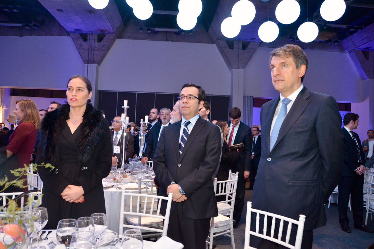 Ministro Céspedes acompañó a Presidenta a cena anual de energía