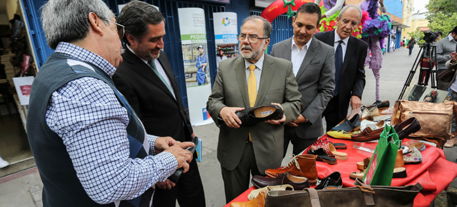 Ministro Rodríguez da el vamos a la campaña Navidad en los Barrios Comerciales