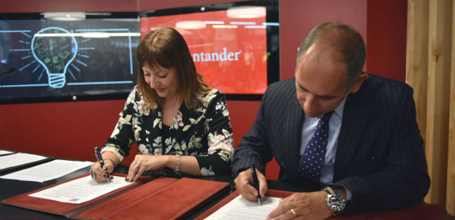 Ministra(s) de Economía firmó acuerdo con Banco Santander para apoyo de emprendedores en Escritorio Empresa