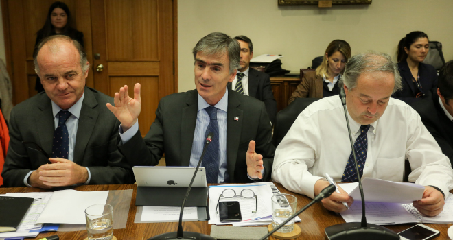 Ministros José Ramón Valente, Antonio Walker y Nicolás Monckeberg, exponen en comisión de Agricultura soluciones para trabajadores despedidos de la planta de Iansa