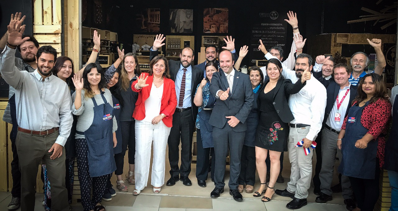 Inauguran la primera tienda para emprendedores en centro comercial y Pymes entran a competir mano a mano con el retail