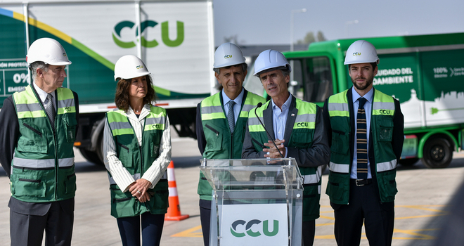 Ministro Valente realiza visita inspectiva a centro de distribución y a futura planta embotelladora de CCU: inversión llega a los US$ 380 millones