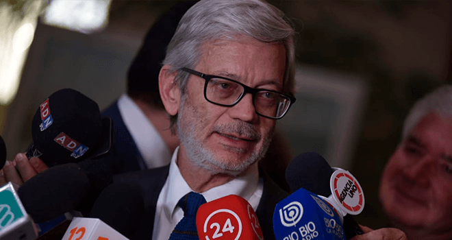 Ministro Fontaine anuncia perfeccionamiento a Ley de Pago a 30 días