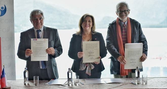Gobierno firma acuerdo con la industria salmonera para potenciar su impacto productivo en el territorio de Aysén