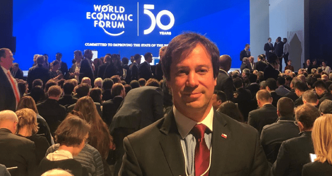 Ministro Palacios desde Davos: “Aquí nadie puede creer que Chile no esté aprovechando las condiciones económicas internacionales para crecer”