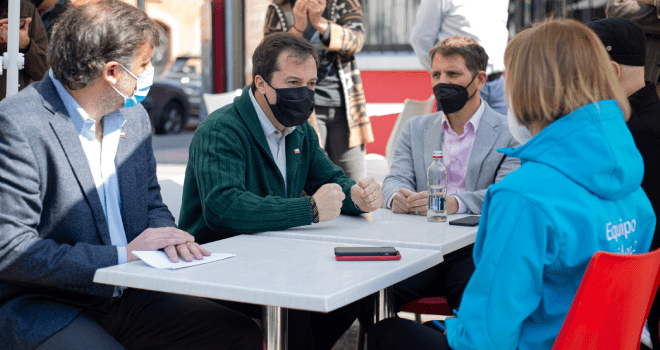 Ministro Lucas Palacios detalla plan que permite y extiende la atención de público presencial en restaurantes y cafés