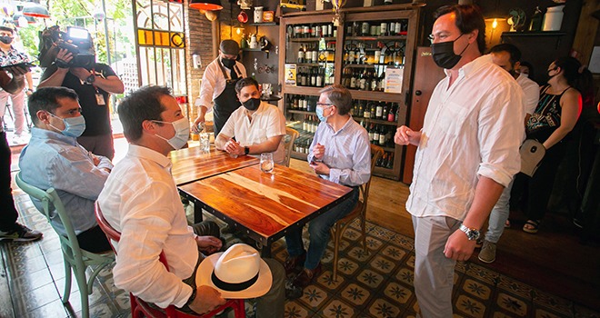 Ministro Lucas Palacios da el vamos a apertura al interior de restaurantes para comunas en Paso 3