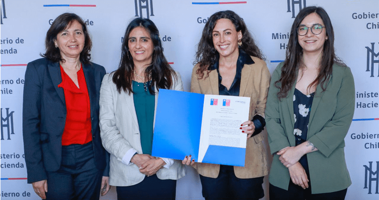 Hacienda y Economía firman convenio con Chile Mujeres para realizar cuarto reporte de indicadores de género en las empresas