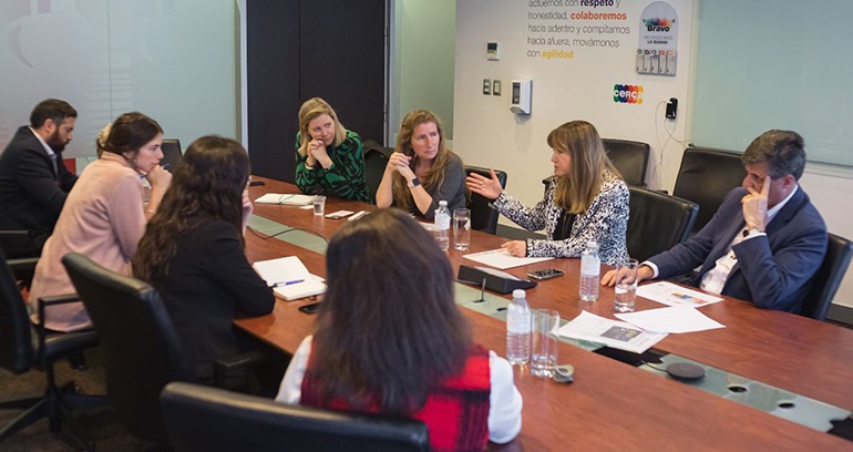 Subsecretaria Petersen visitó SMU para conocer la experiencia de un directorio compuesto en un 33% por mujeres