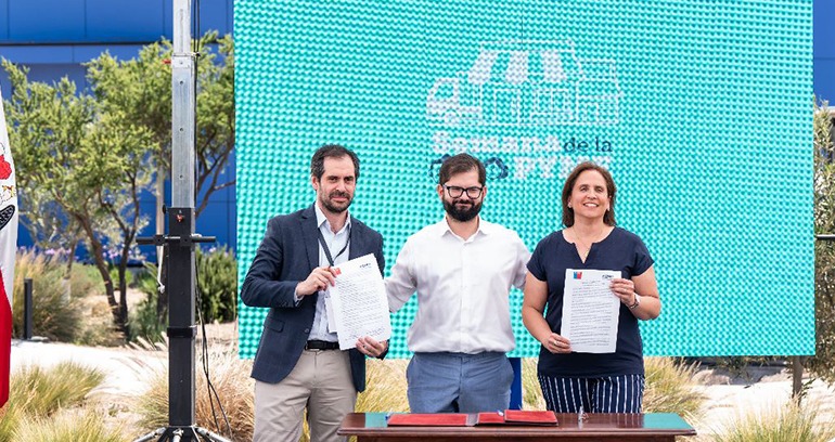 Ministerio de Economía y Asociación Chilena de Municipios firman acuerdo de Pyme Ágil para facilitar solicitudes de patentes comerciales