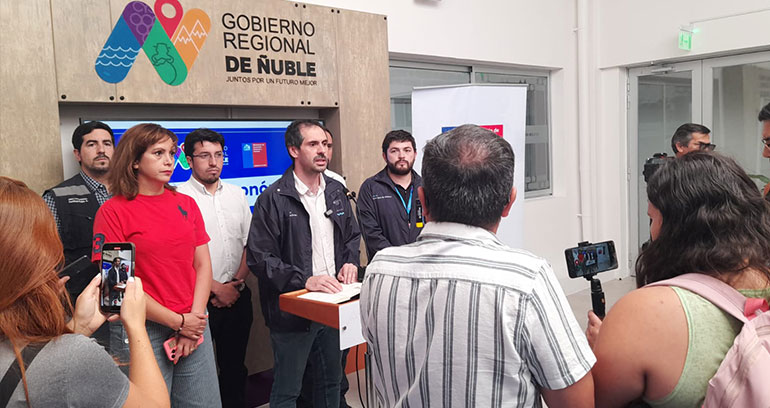 Ministro de Economía visita la región del Ñuble para coordinar apoyos a MiPymes afectadas por los incendios forestales