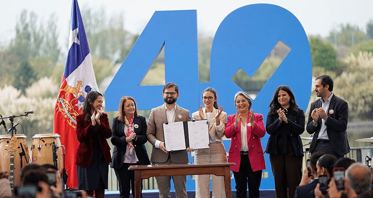 Presidente de la República, Gabriel Boric Font en promulgación de ley 40 horas: “no tengo ninguna duda que podemos construir un Chile mejor en donde los trabajadores y trabajadoras vivan con dignidad”