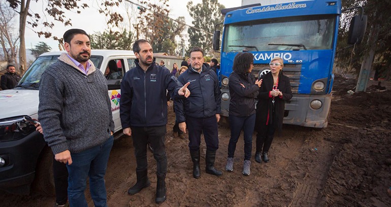 Ministerio de Economía recorre empresas afectadas en Villa Couso, Pudahuel