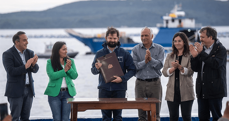 Presidente Gabriel Boric promulgó Ley Bentónica en Queilén