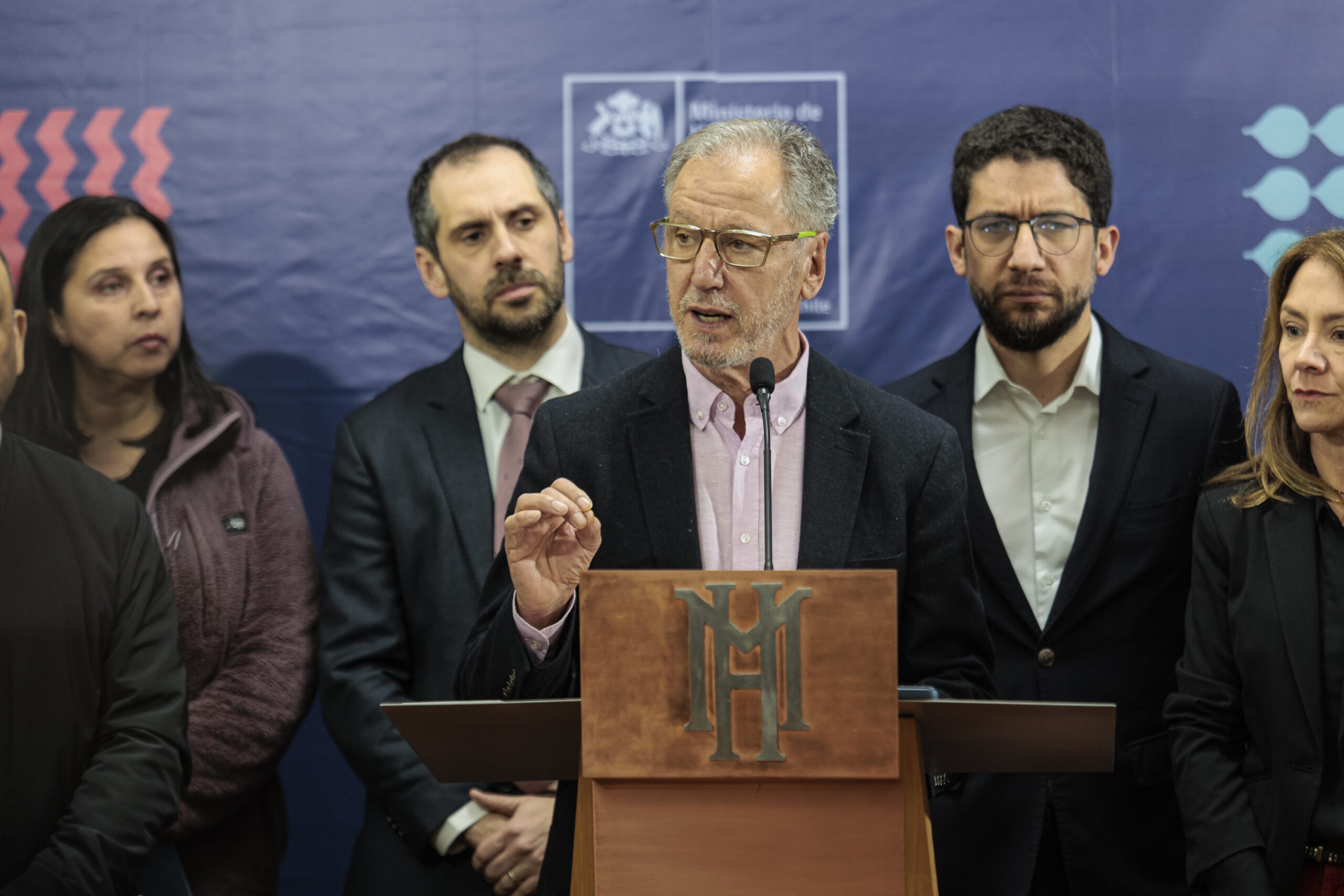 Ministros de Hacienda, Economía y Trabajo se reúnen con CPC, CUT y gremios de pymes para impulsar una mayor inversión, productividad y creación de empleo