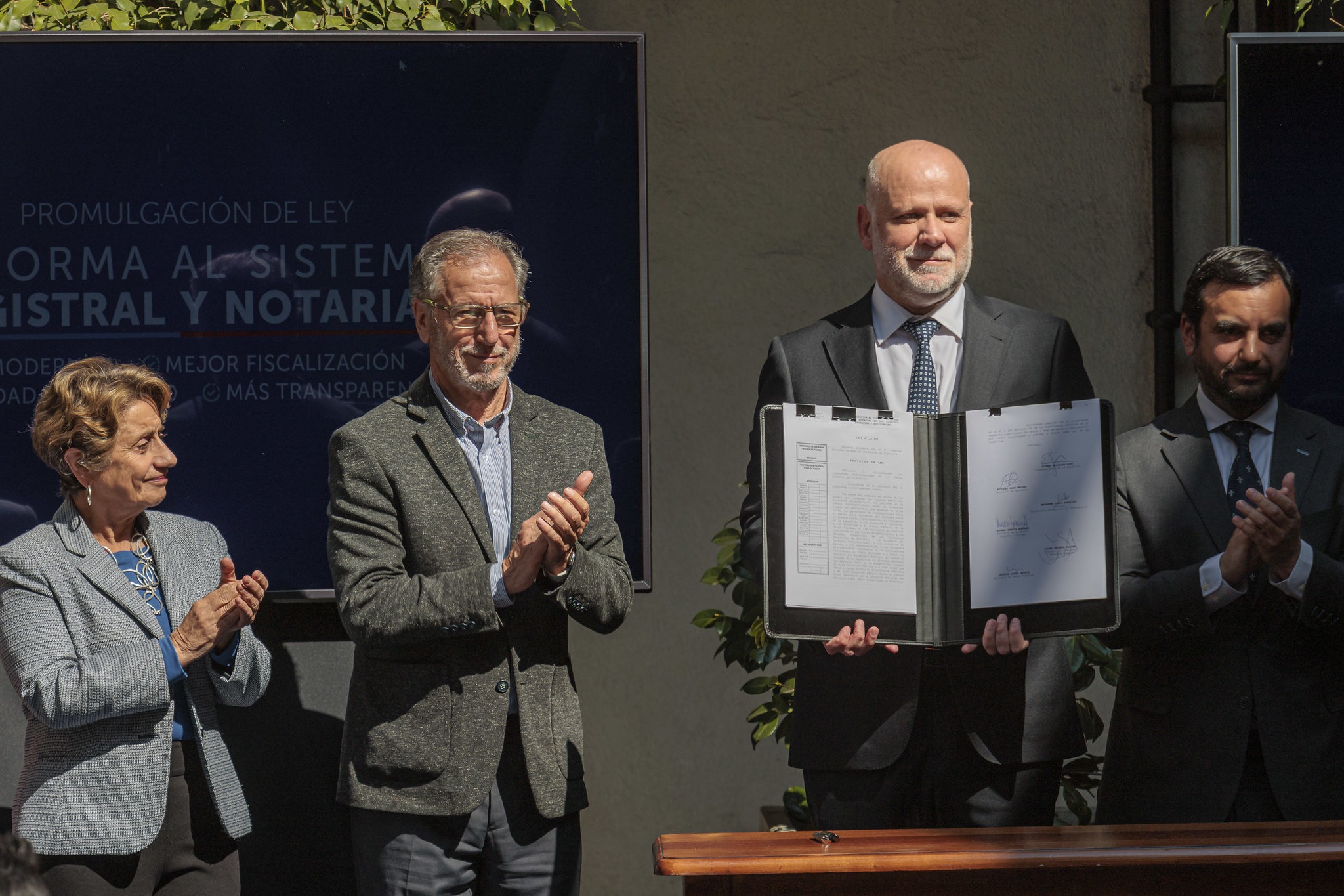 Gobierno promulga Reforma al Sistema Notarial y Registral