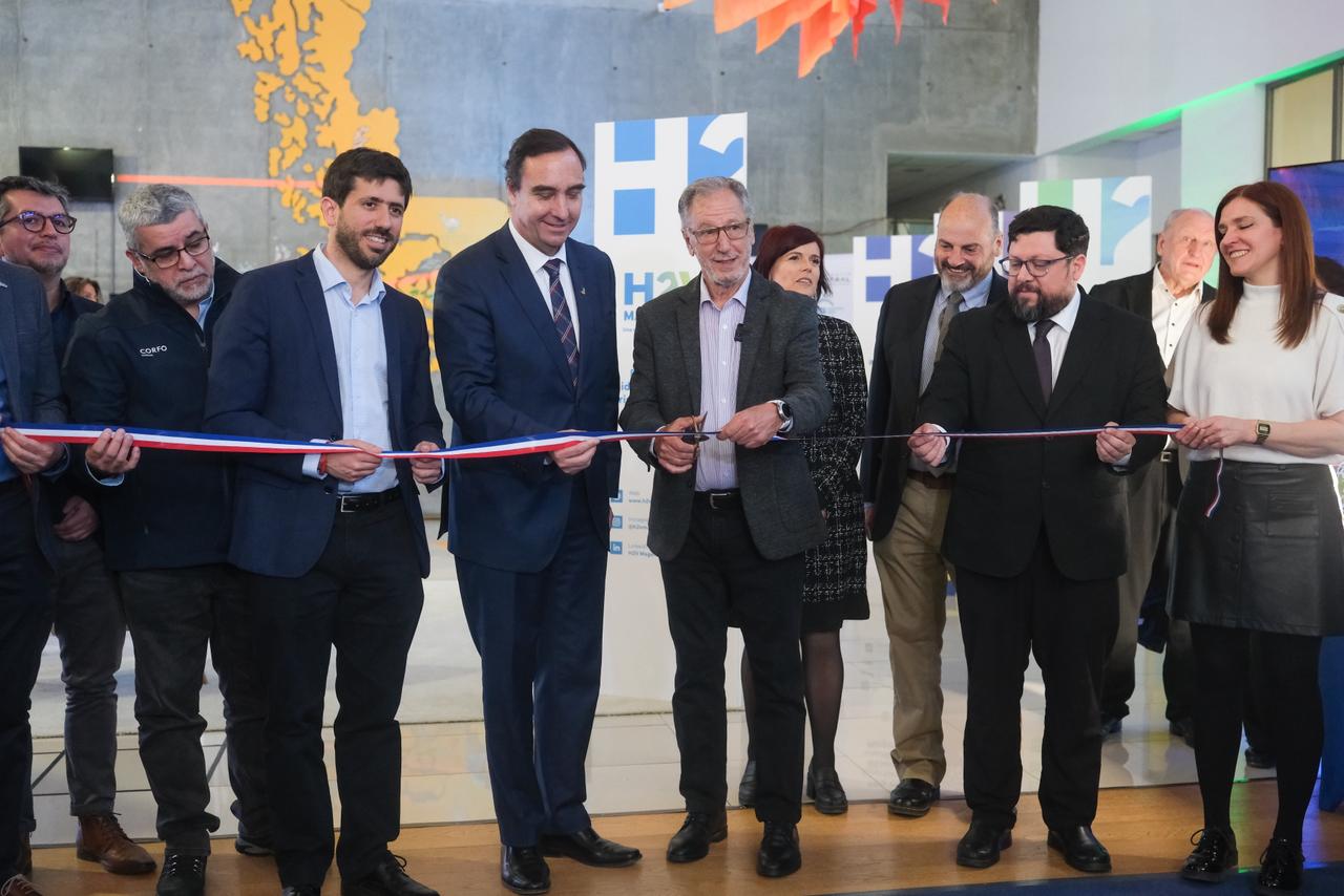 Biministro de Economía y Energía refuerza liderazgo nacional en hidrógeno verde con visita a Magallanes
